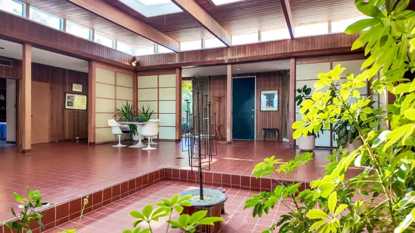 Kenilworth, IL 60043,303 Sheridan Road