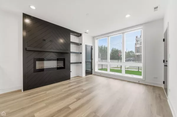 Chicago, IL 60653,3900 S Lake Park Avenue #1