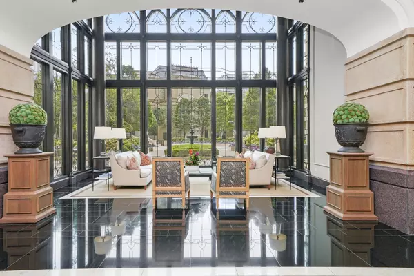 Chicago, IL 60614,2550 N Lakeview Avenue #2103N