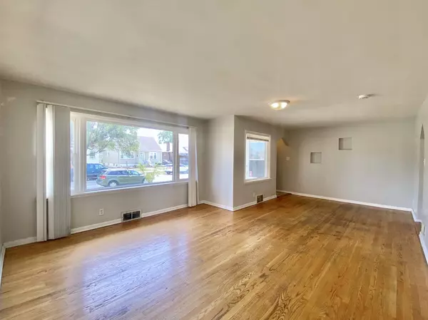 Calumet City, IL 60409,518 156th Place