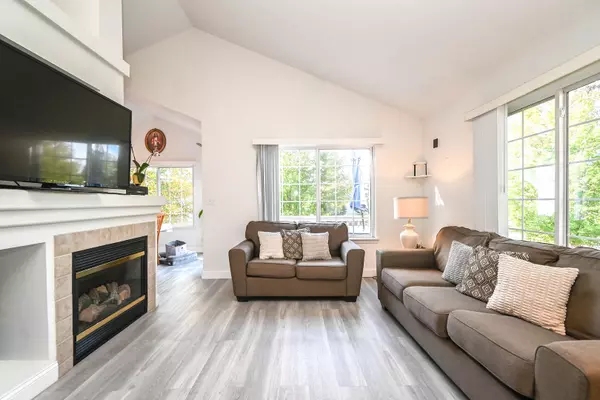 Round Lake, IL 60073,714 S Rosehall Lane