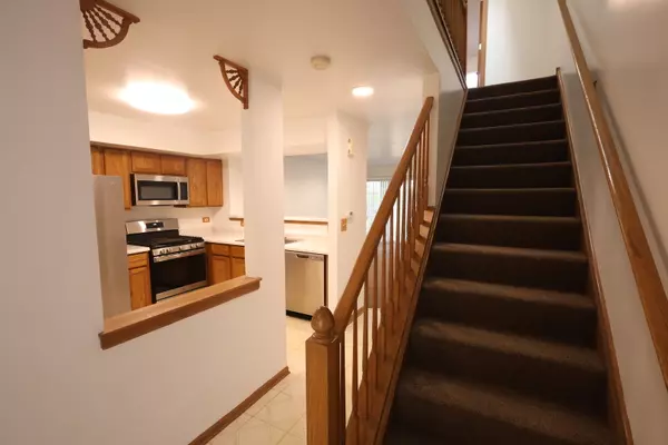 Schaumburg, IL 60193,1840 GROVE Avenue