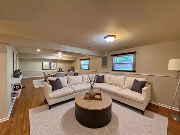 Glenwood, IL 60425,900 W Strieff Lane