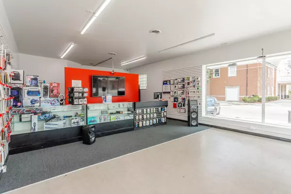 Berwyn, IL 60402,6832 Cermak Road