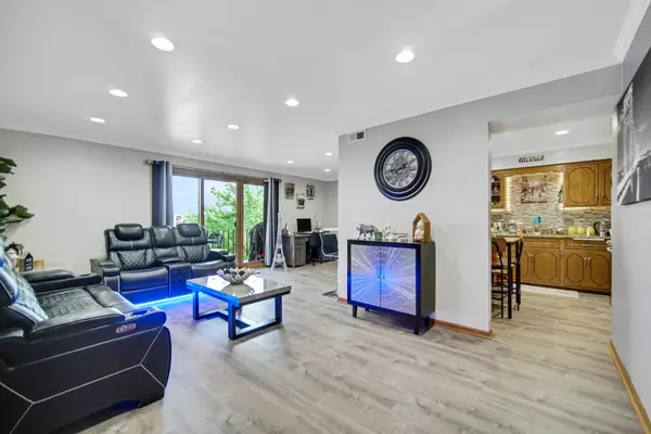 Chicago Ridge, IL 60415,10538 S Central Avenue #3S