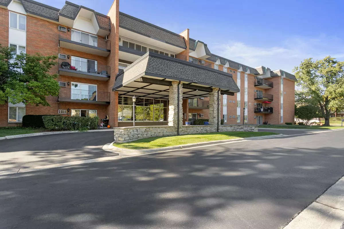 Downers Grove, IL 60515,4225 Saratoga Avenue #204B