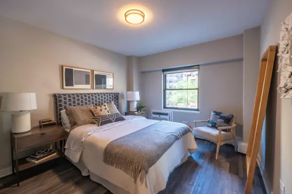 Chicago, IL 60660,5815 N Sheridan Road #1103