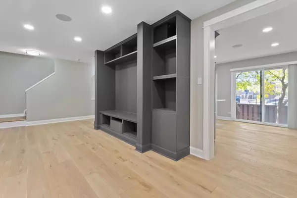 Chicago, IL 60614,1615 N Vine Street