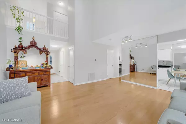 Palatine, IL 60074,650 E Whispering Oaks Court