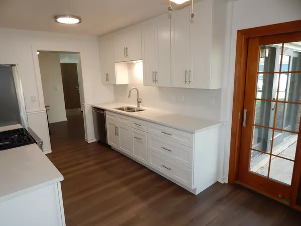 Schaumburg, IL 60193,236 Deerpath Court #A1