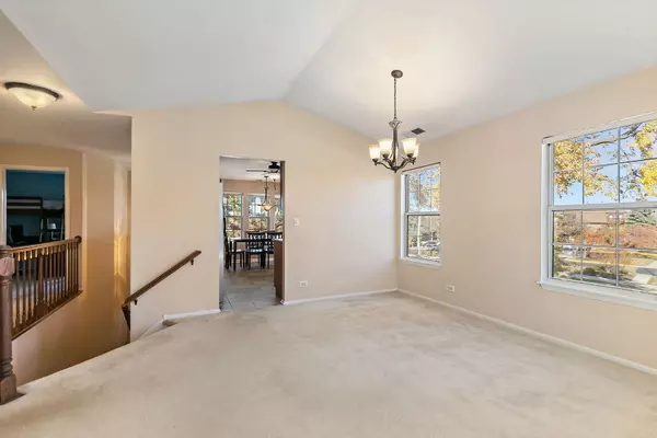 Streamwood, IL 60107,323 Green Knoll Lane #323