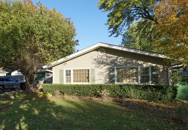 1 N Sycamore Lane, North Aurora, IL 60542