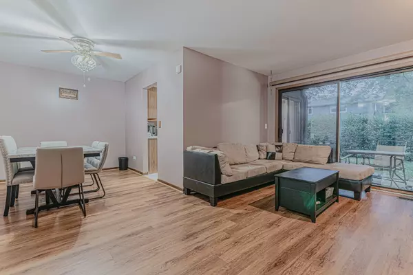 Elgin, IL 60123,5 Creekside Circle #B