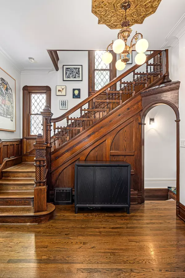 Chicago, IL 60647,2138 W Caton Street