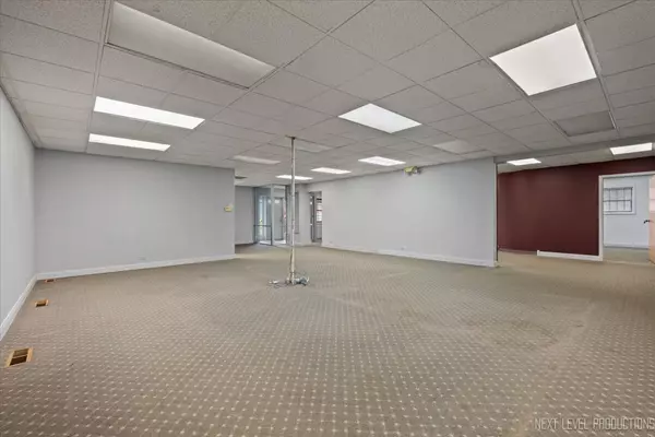 Geneva, IL 60134,422 E State Street