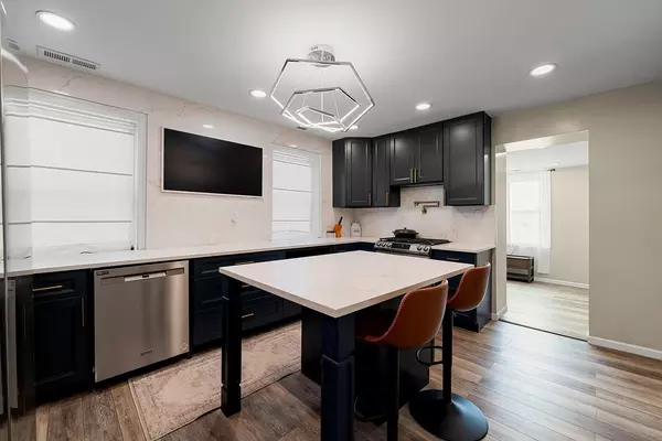 Chicago, IL 60622,814 N Hermitage Avenue