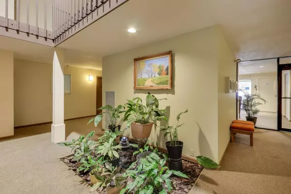 Wilmette, IL 60091,800 Ridge Road #114