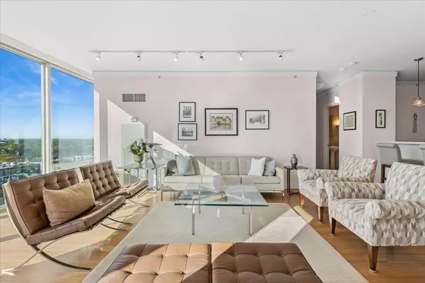 Evanston, IL 60201,1570 ELMWOOD Avenue #1302