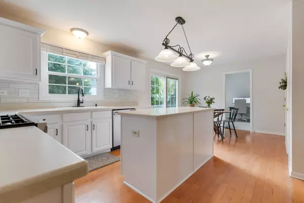 Algonquin, IL 60102,1971 Peach Tree Lane