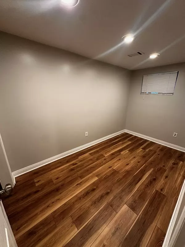 Chicago, IL 60637,6110 S Saint Lawrence Avenue #G