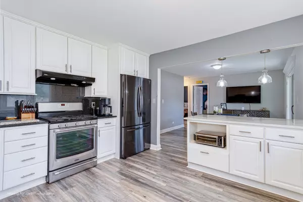 Roselle, IL 60172,660 S Newport Street