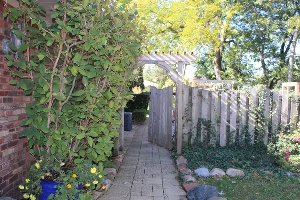 Northbrook, IL 60062,2290 Cedar Court