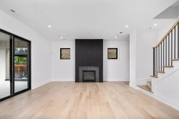 Chicago, IL 60657,2832 N Racine Avenue #2W