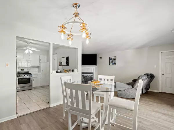 Chicago, IL 60638,6659 W 64th Place #305