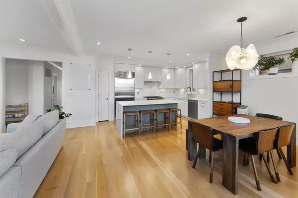 Chicago, IL 60657,736 W Melrose Street #3W