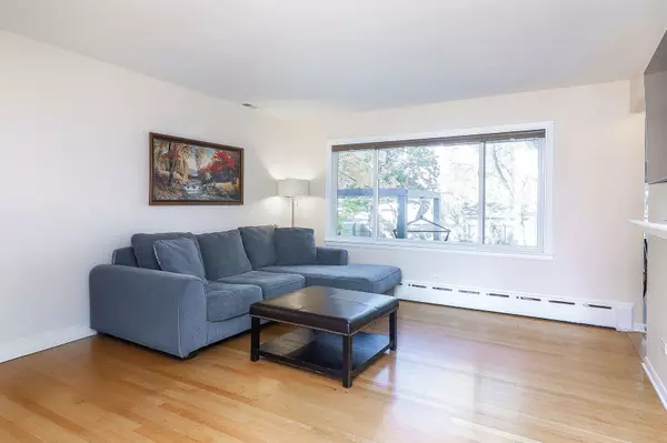 Lemont, IL 60439,1 W Logan E Street