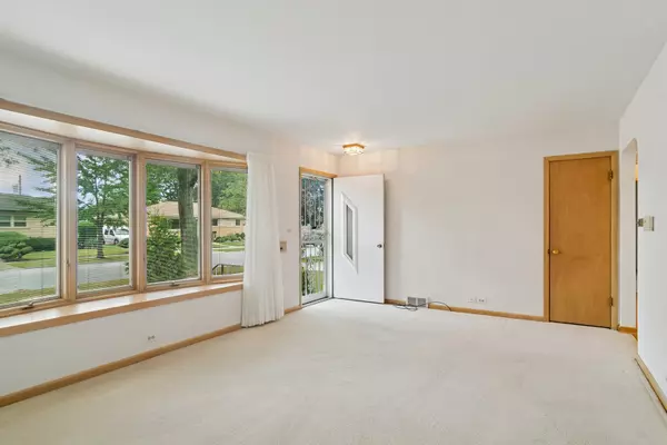 Niles, IL 60714,7815 N Oleander Avenue