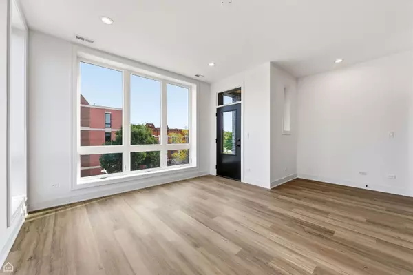 Chicago, IL 60653,3900 S Lake Park Avenue #3