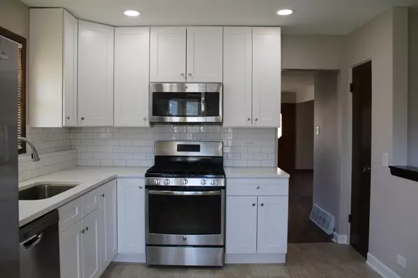 La Grange Park, IL 60526,724 Barnsdale Road #2