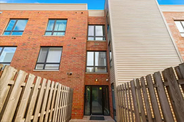 Evanston, IL 60202,645 Custer Avenue #103