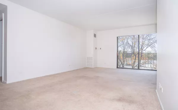 Willowbrook, IL 60527,6340 Americana Drive #513