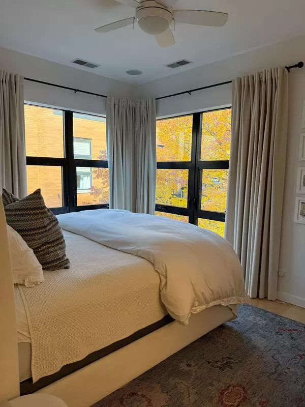 Chicago, IL 60647,2020 W Willow Street #D