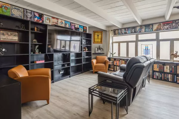 Evanston, IL 60201,1864 Sherman Avenue #5NW