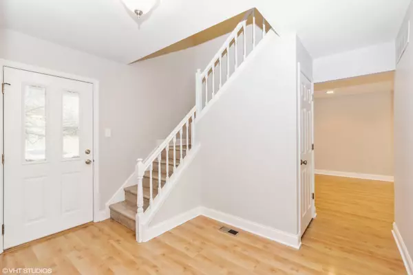 Schaumburg, IL 60194,401 N SALEM Drive