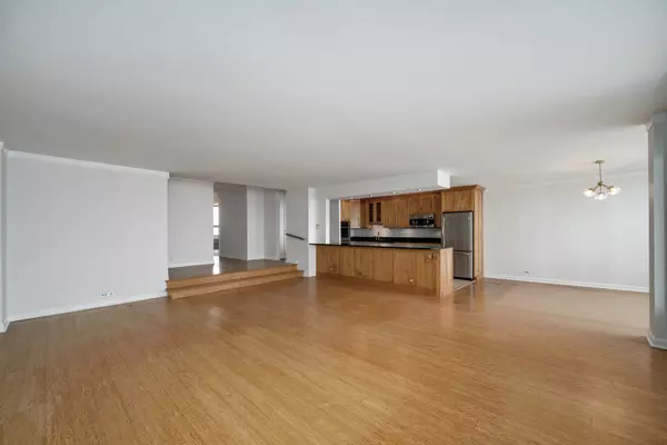 Chicago, IL 60660,5733 N Sheridan Road #28B