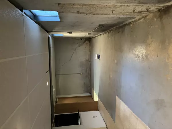 South Holland, IL 60473,35 W 168th Street