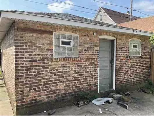 Chicago, IL 60617,2913 E 97th Street