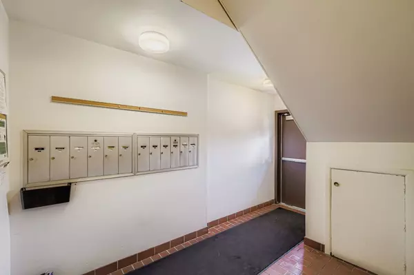 Mount Prospect, IL 60056,707 W Central Road #A6