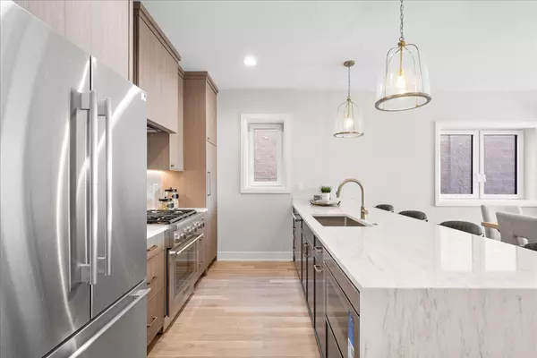 Chicago, IL 60614,2435 N Clybourn Avenue #4S