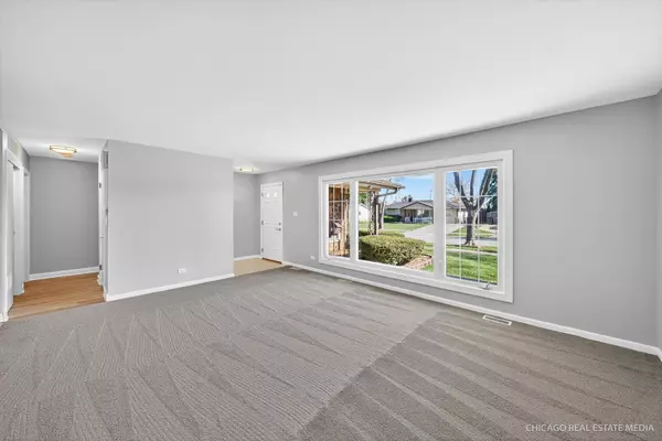 Elk Grove Village, IL 60007,1052 Maple Lane