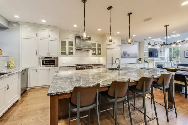 Chicago, IL 60657,541 W Belmont Avenue