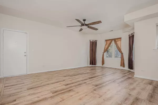 Chicago, IL 60649,7037 S Crandon Avenue #219