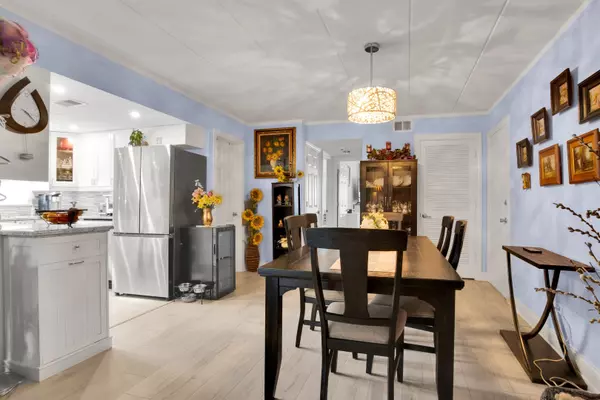 Chicago Ridge, IL 60415,7012 98th Street #1A