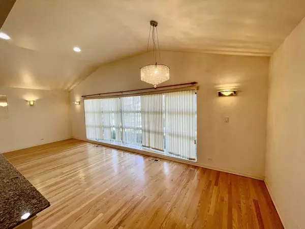 Lincolnwood, IL 60712,4825 W Sherwin Avenue