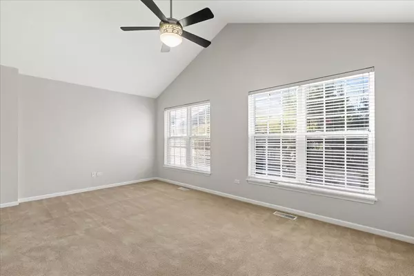 Chicago, IL 60641,3817 N Milwaukee Avenue #D