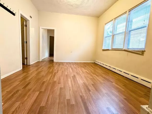 Chicago, IL 60617,8125 S Escanaba Avenue #2